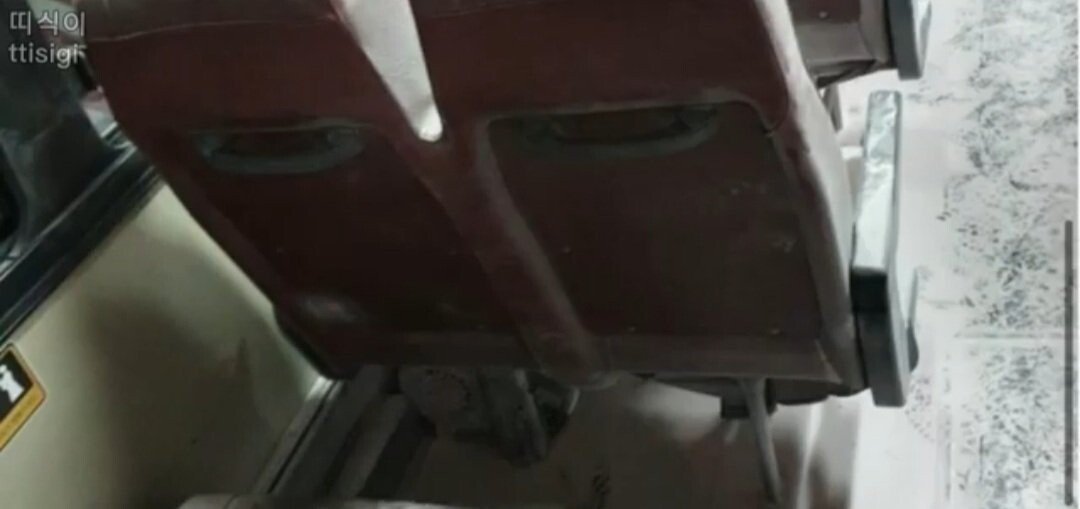 마스크 착용 요구에 버스기사 때리고 소화기 분사한 30대 여성 - 꾸르