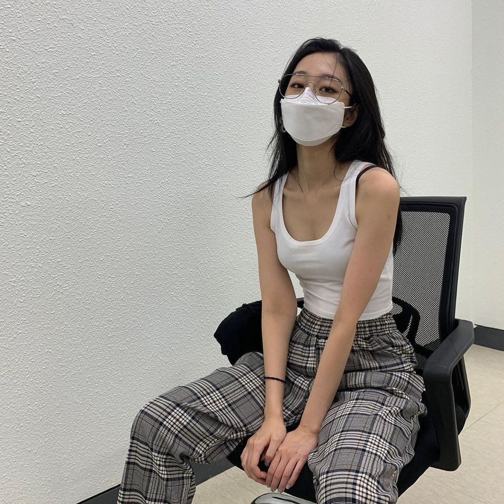 몸매라인이 드러나는 붙는 옷을 선호하는 러블리즈 지수 - 꾸르