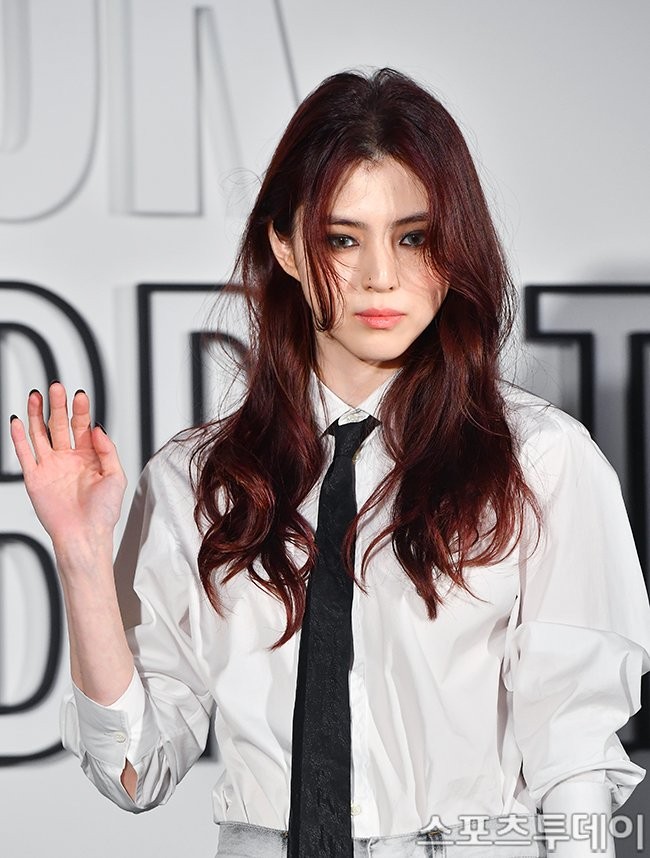 디올 행사에 나타난 흑화한 한소희